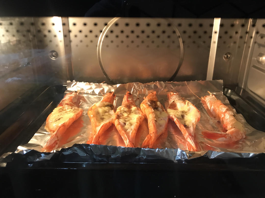 诺诺的厨娘做的芝士焗虾烤箱烤虾