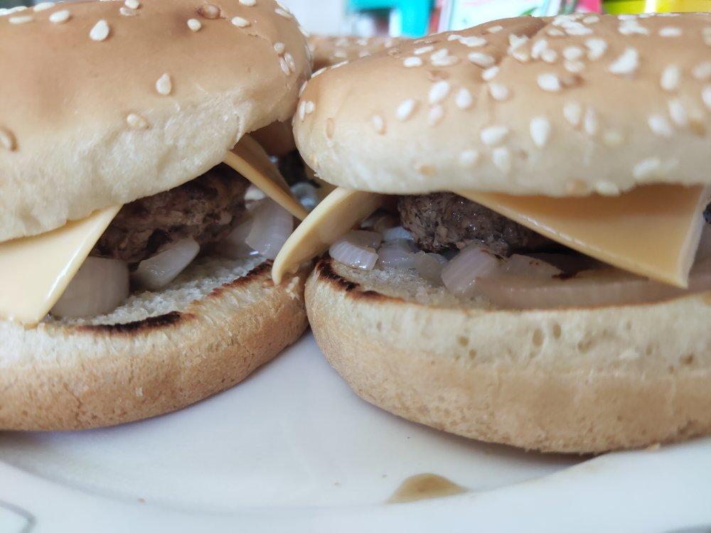 真正的牛肉饼汉堡🍔【超级好吃啊！！！】宝妈一定要收藏！可以隔夜做好睡懒觉的早餐！
