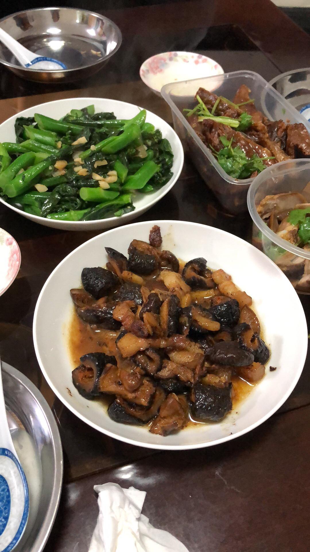 五花肉香菇焖海参