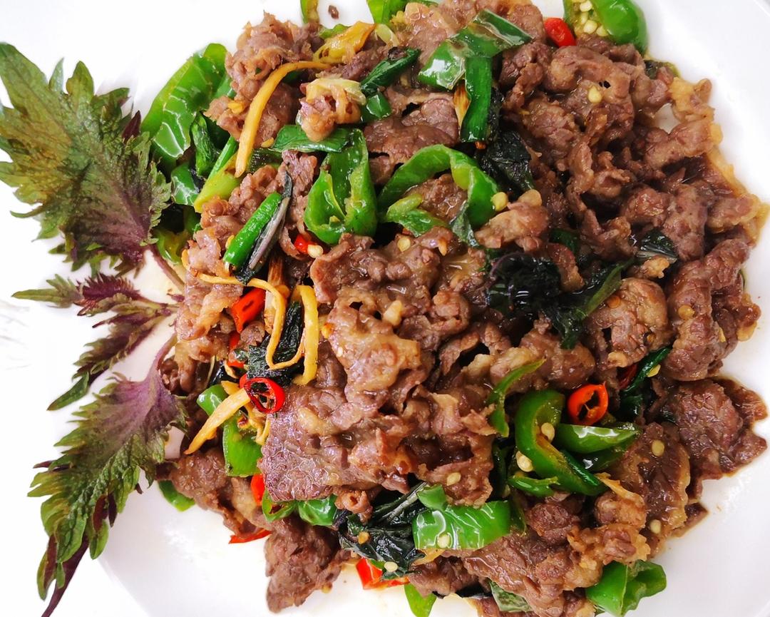 适量么么哒用料香辣紫苏肥牛的做法牛肉切薄片(冰冻30分钟左右更加好