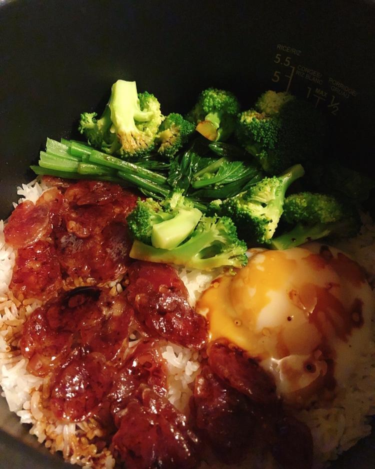 广式腊味煲仔饭