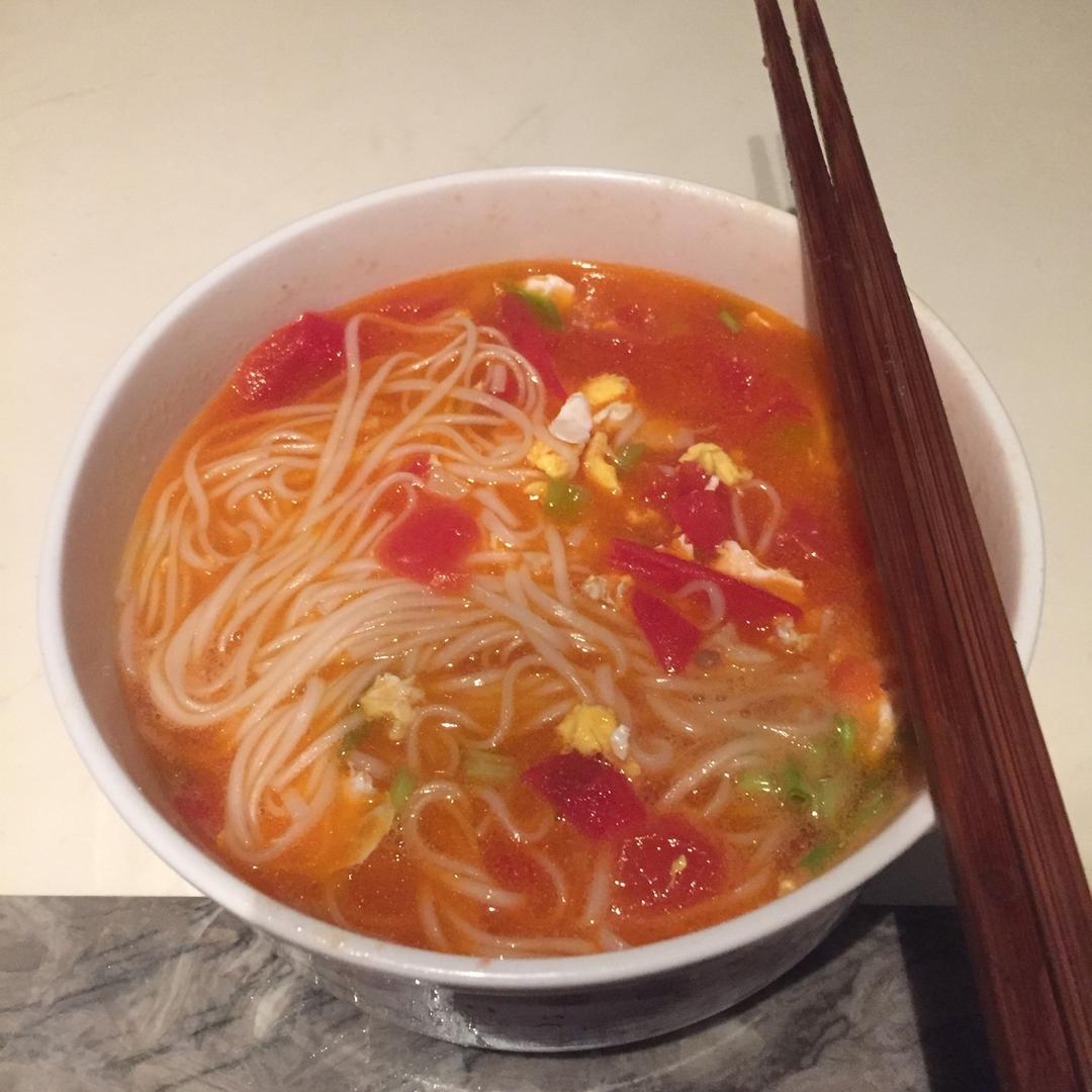 苏无敌iii做的最家常的普通汤面——西红柿鸡蛋龙须面