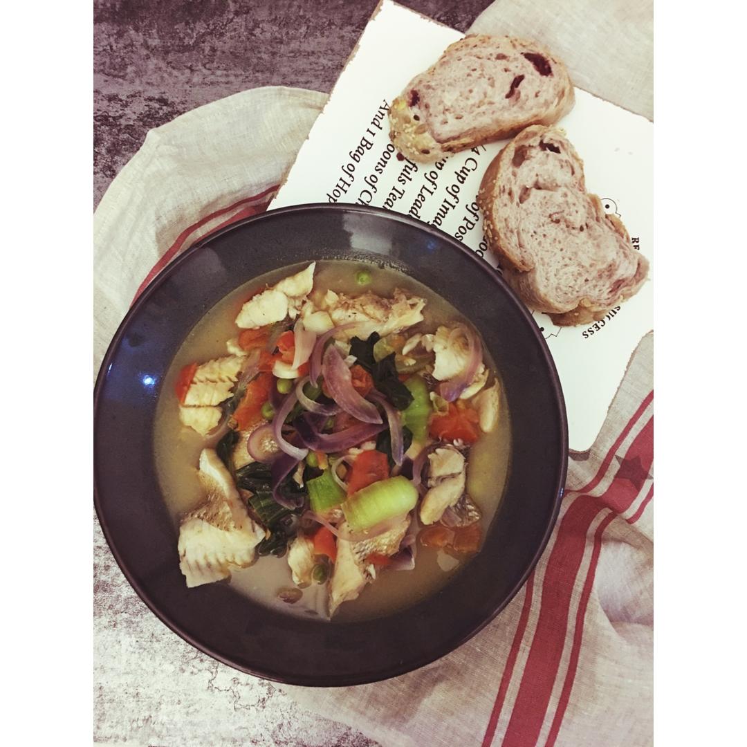 【健康三餐】番茄蔬菜鱼汤