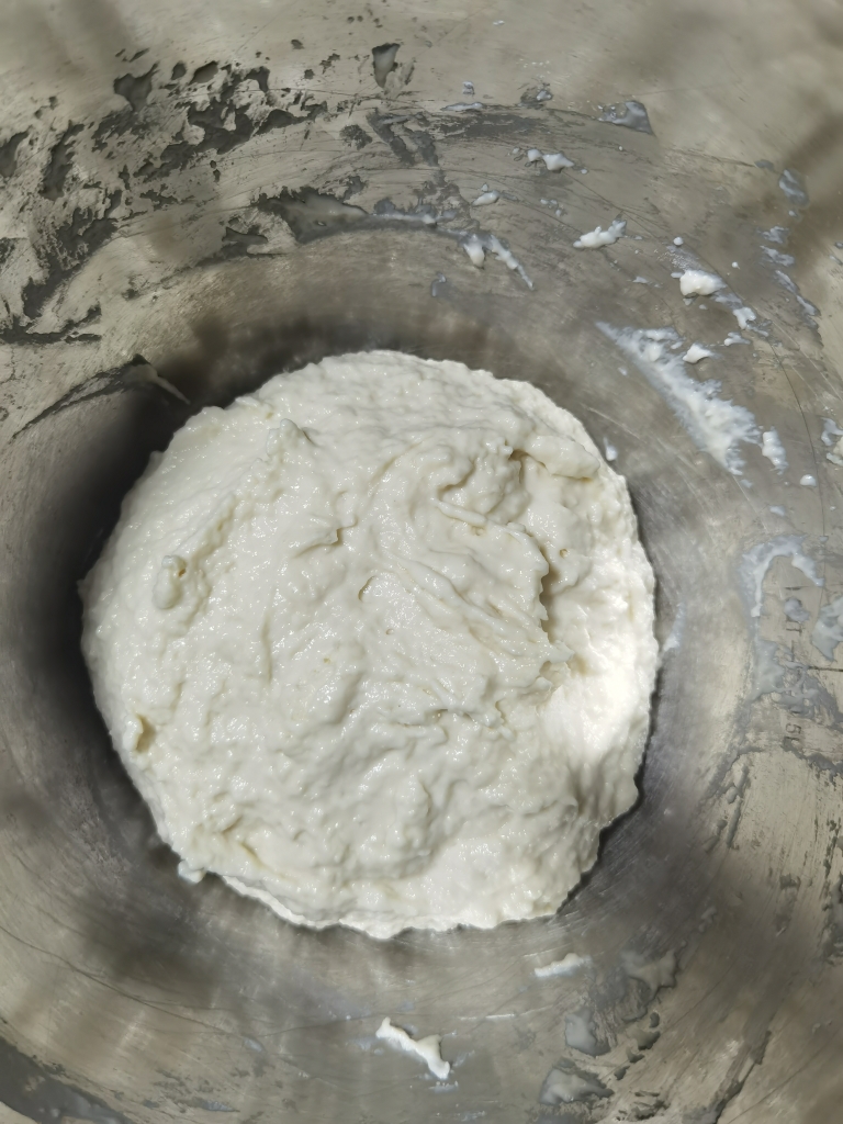好吃的老面包，用普通面粉就可以做，不揉手套膜一样柔软拉丝的做法 步骤3