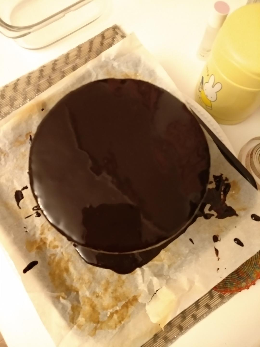 巧克力镜面淋酱<熊谷裕子>--让甜点穿上光泽亮丽的淋面外衣