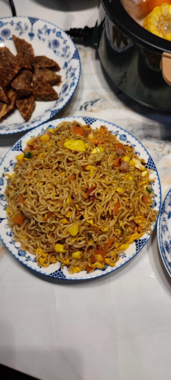 路边摊风味炒方便面