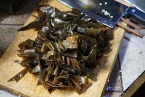 海带炒圆白菜【减脂·三餐】的做法 步骤2