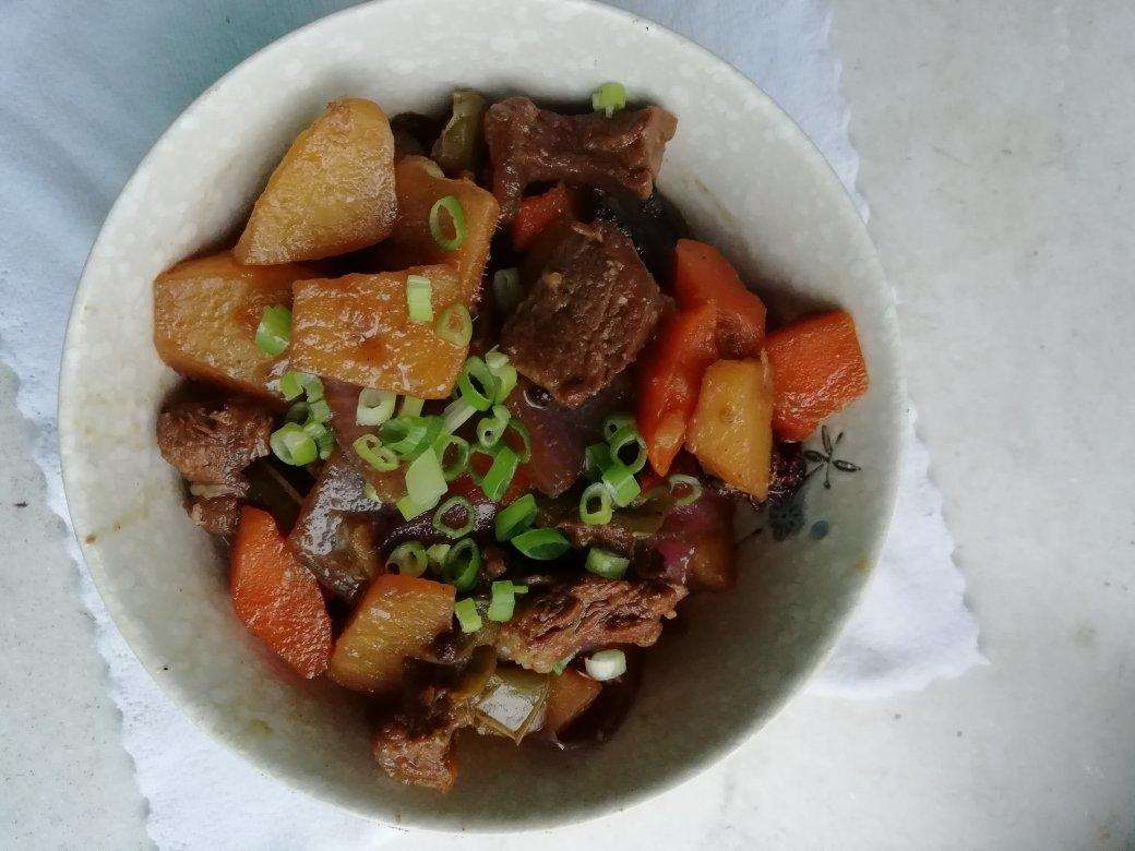 胡萝卜土豆烧牛腩