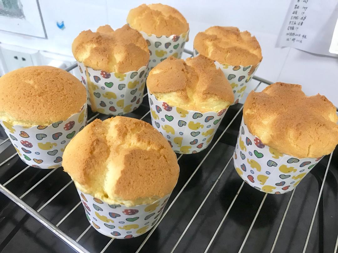 软绵绵戚风纸杯蛋糕
