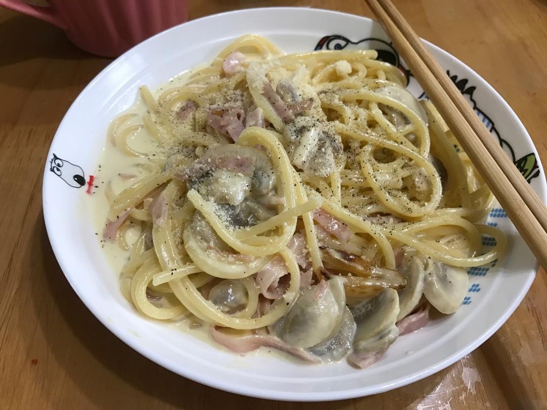 白蘑菇奶油培根意面