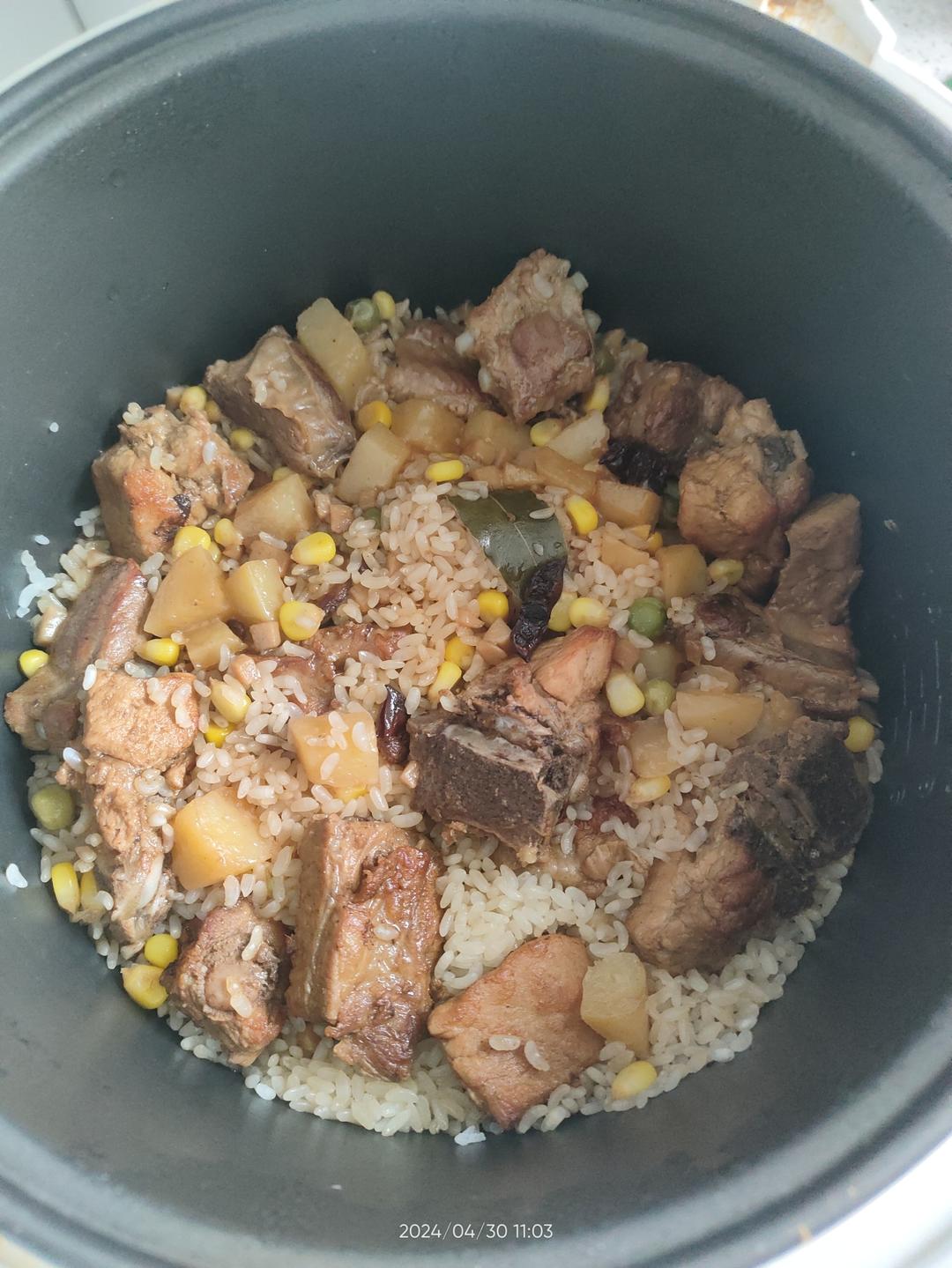 电饭锅排骨土豆焖饭