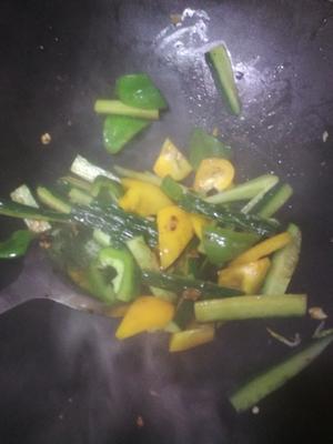 黄瓜炒彩椒的做法 步骤5
