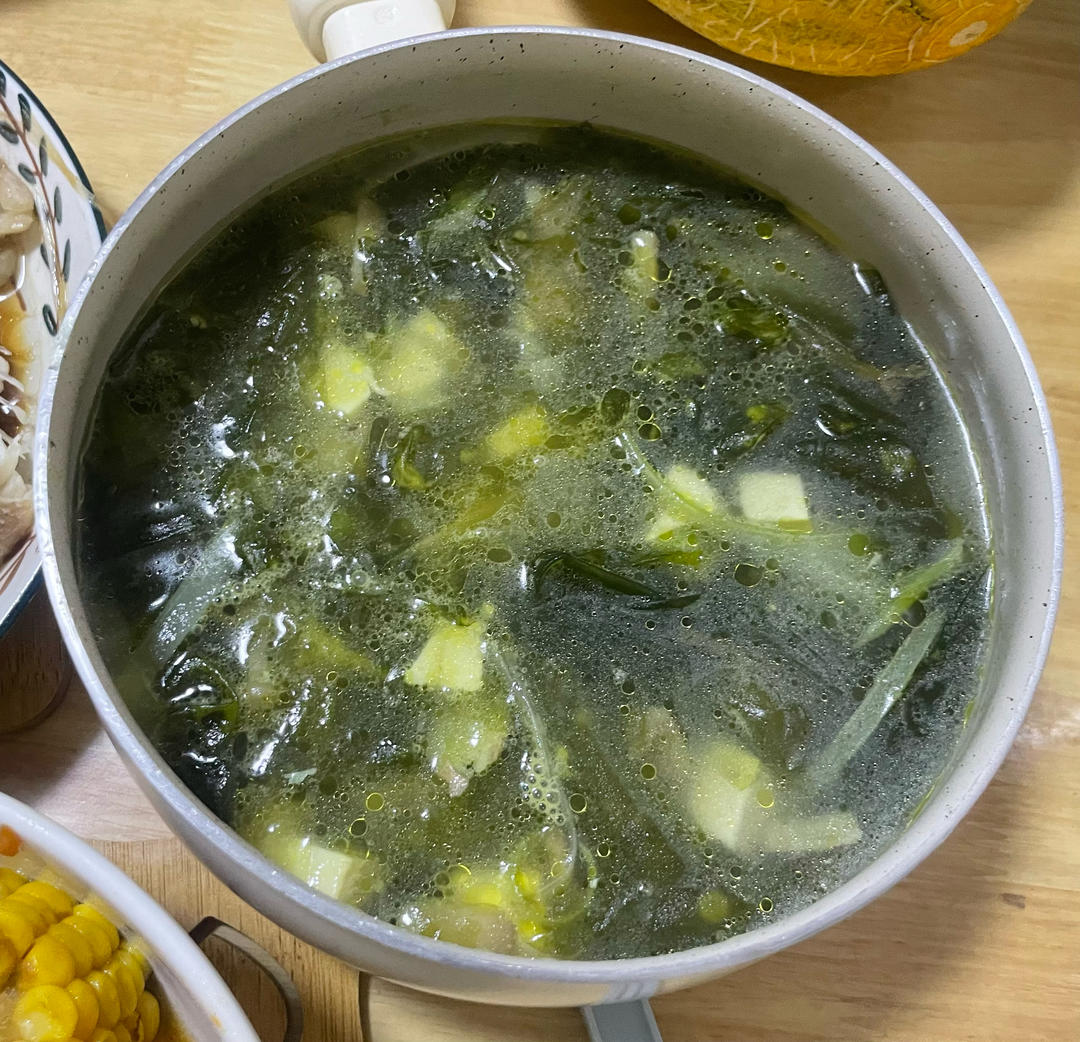 裙带菜豆腐汤