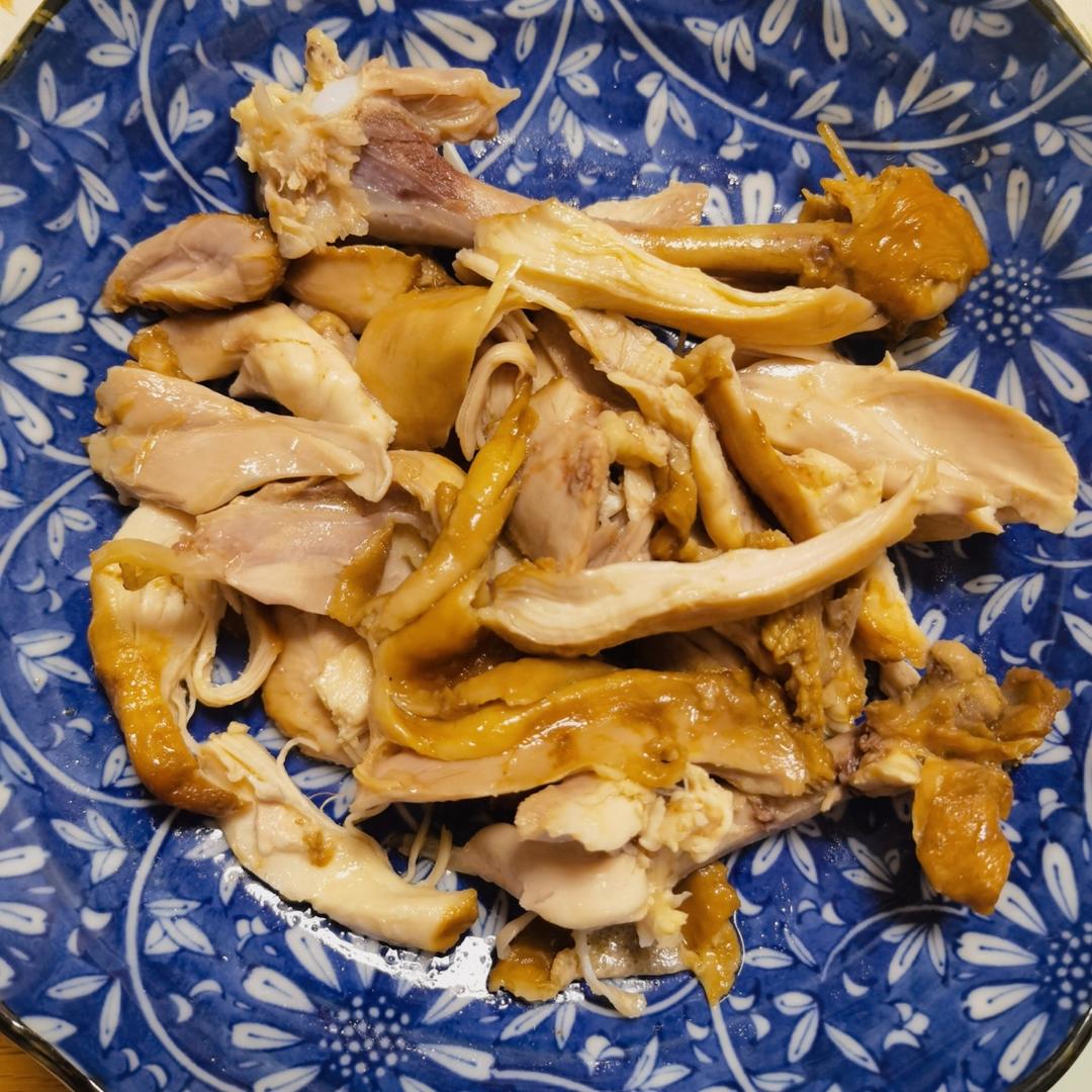 一道色香味俱全的菜——手撕酱油鸡