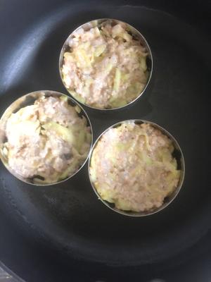 燕麦虾仁西葫芦小饼的做法 步骤3
