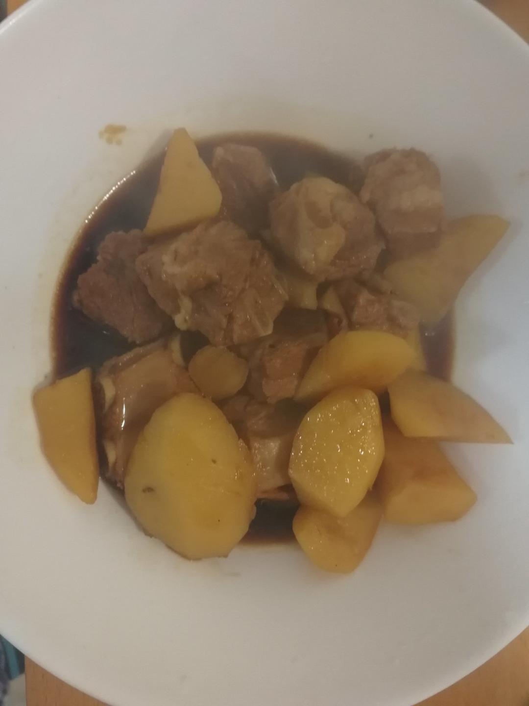 啤酒烧排骨（好吃到吼吼～）
