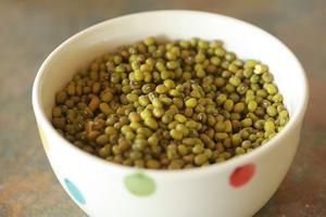 百合绿豆薏米汤的做法 步骤2