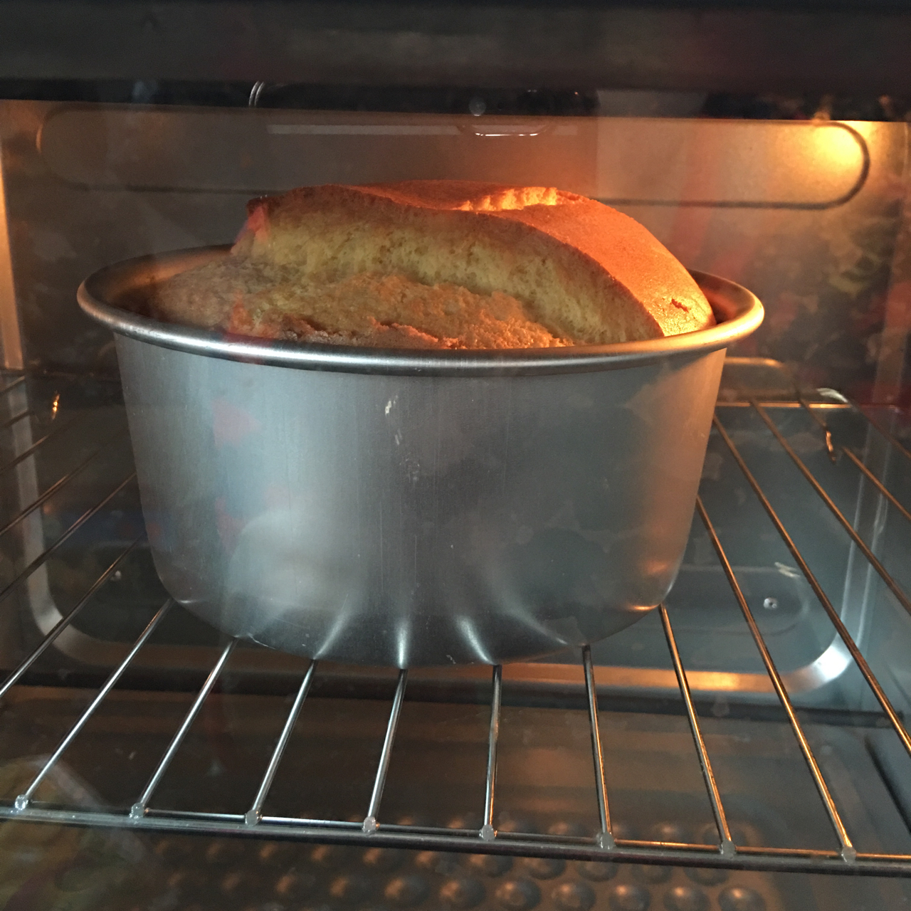 （制作时长5分钟左右）简单粗暴的做一只戚风｜视频及gif