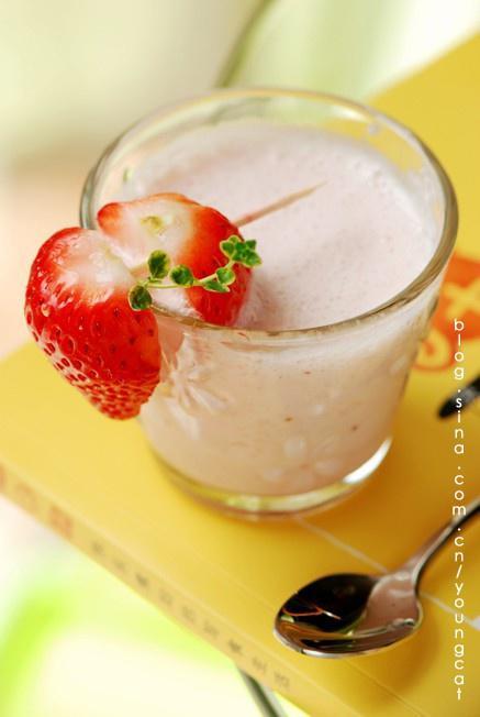 草莓蜂蜜汁的做法