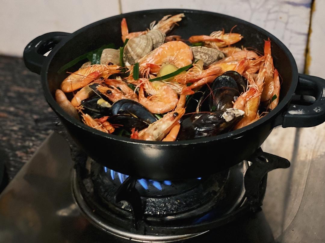 无水鲜虾杂贝锅｜有手就会料理的做法