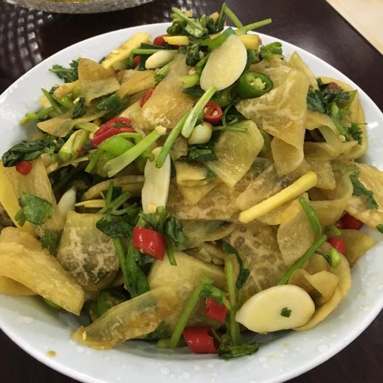厨师长教你：“酸辣萝卜片”的家常做法，非常开胃