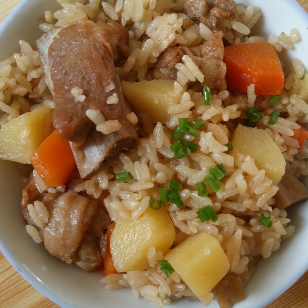 喷香排骨焖饭（爆好吃）