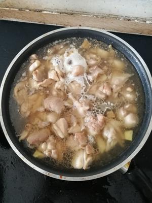 土豆香菇炖鸡的做法 步骤6