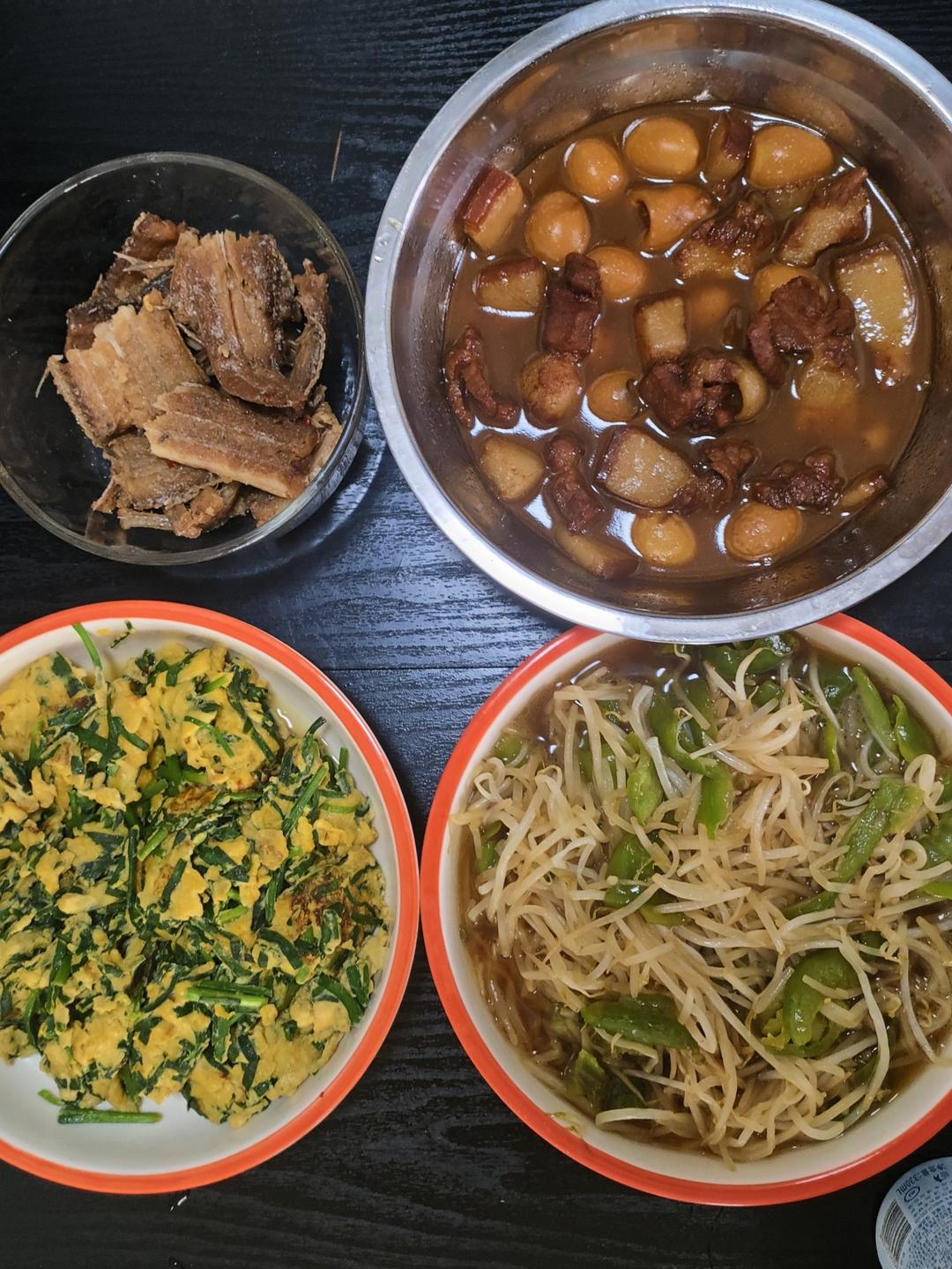 红烧肉炖鹌鹑蛋