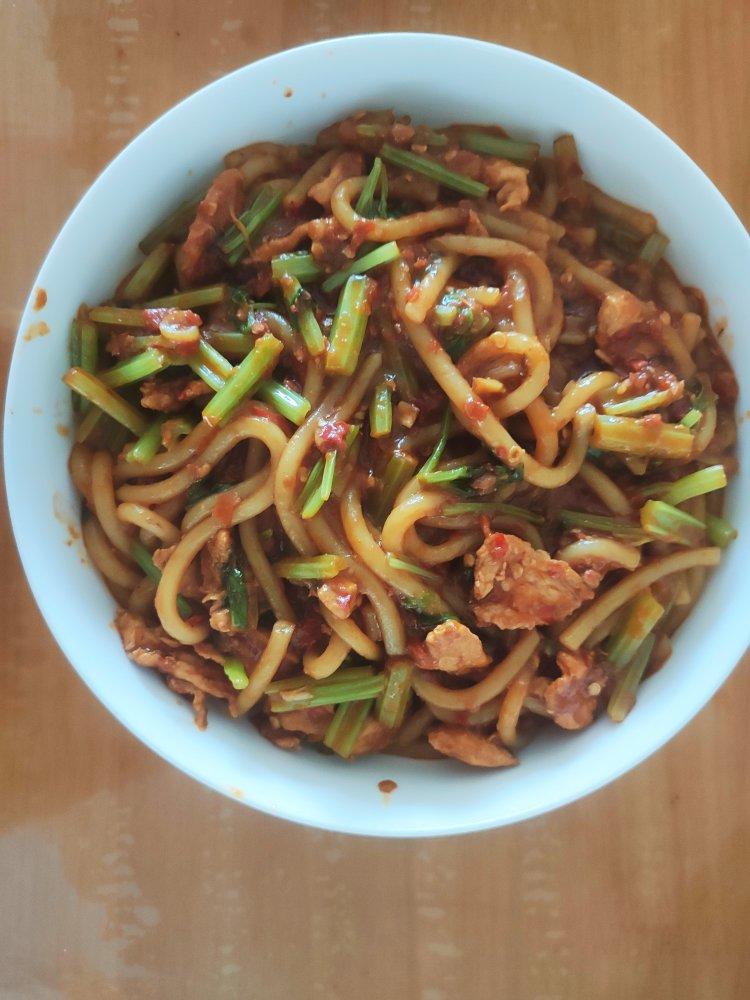 这份新疆炒米粉，香辣浓郁很正宗 ~