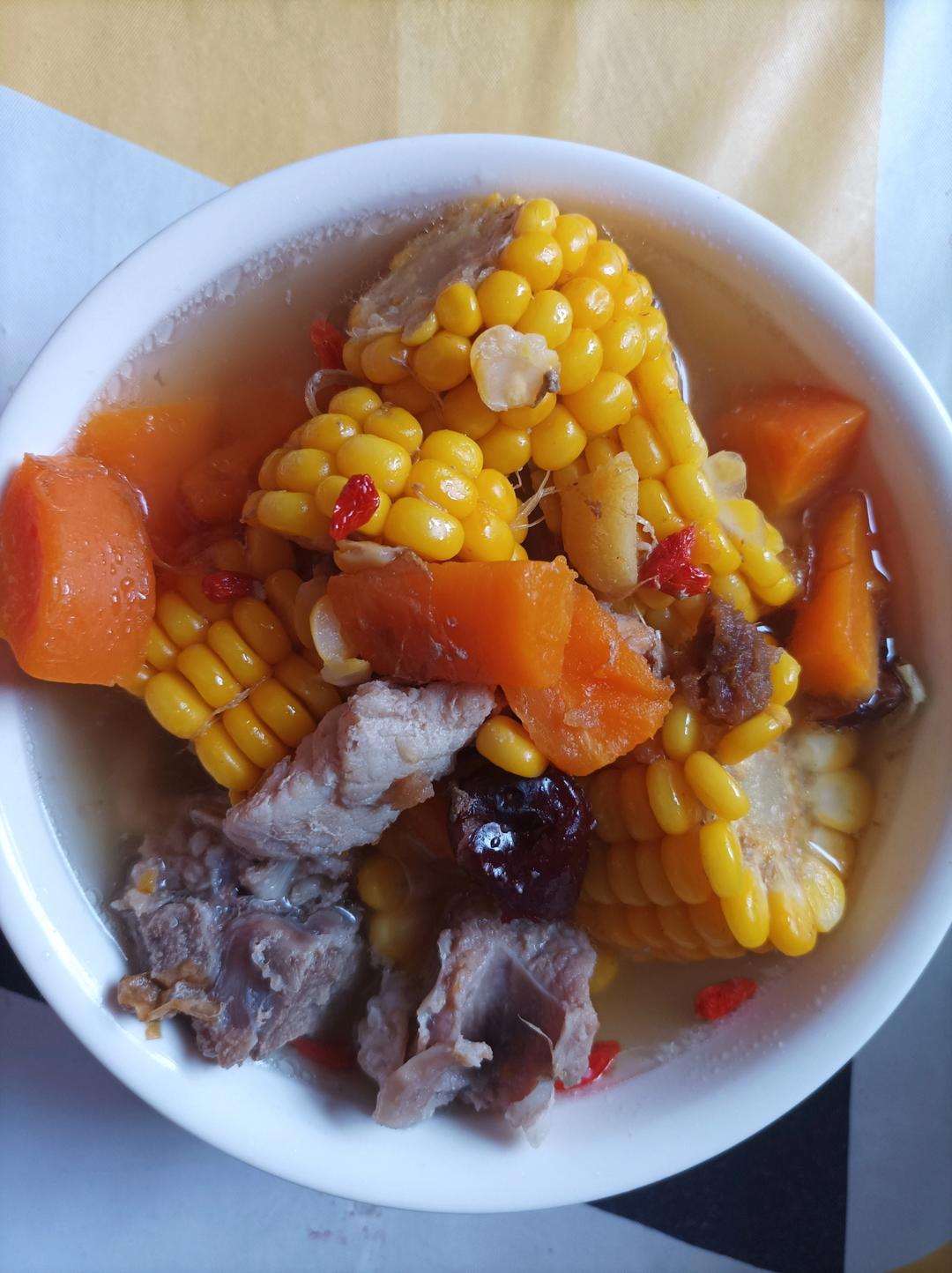 连吃三碗的玉米山药排骨汤