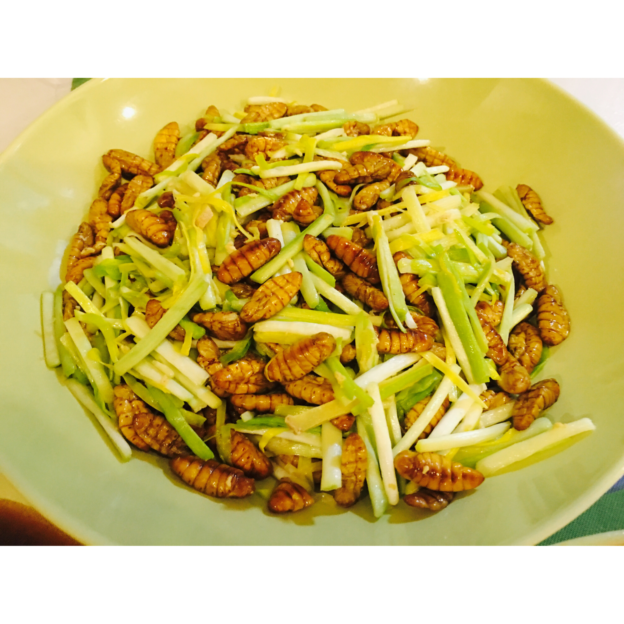 韭菜炒蚕蛹