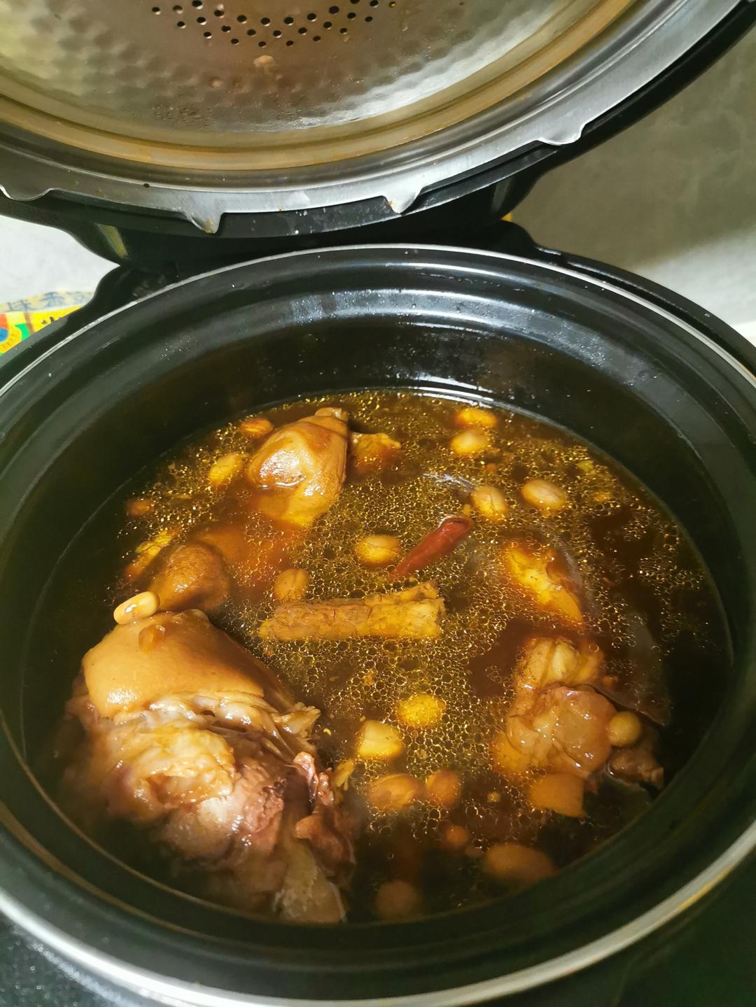 流口水的黄豆炖猪蹄