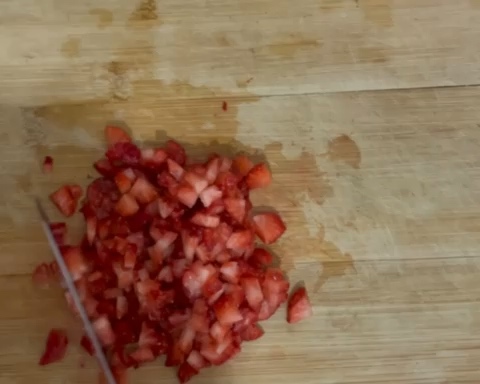 草莓养乐多～甜甜的可爱饮品DIY的做法 步骤4