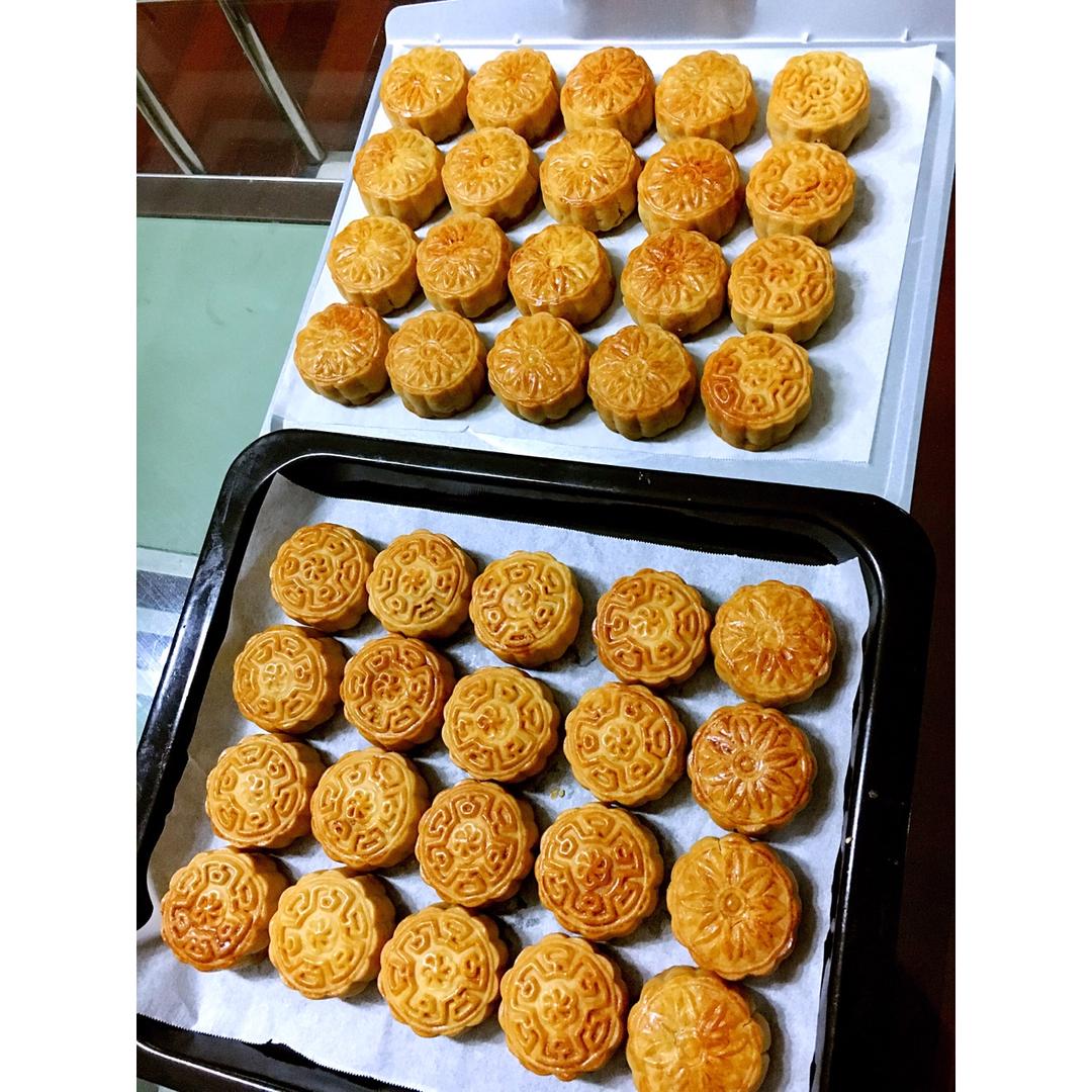 广式月饼——蛋黄莲蓉月饼