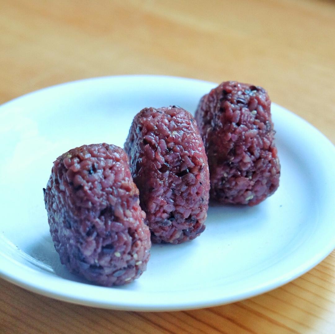 黑米粢饭团
