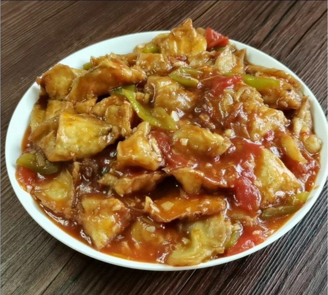 红烧茄子（佐西红柿尖椒）