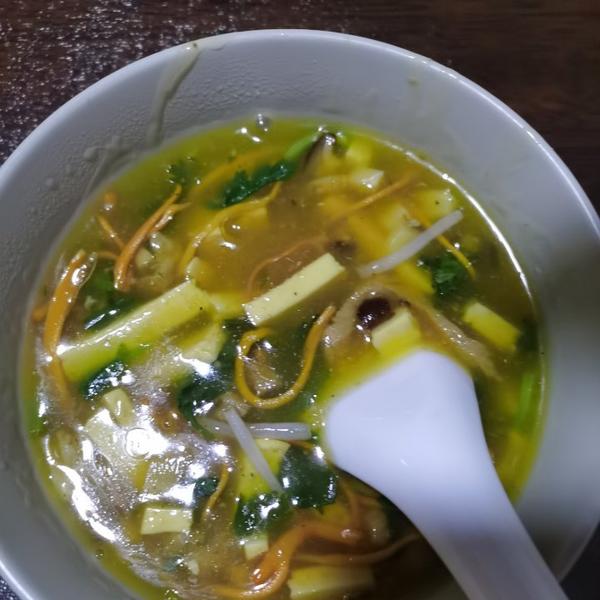 虫草花豆腐汤