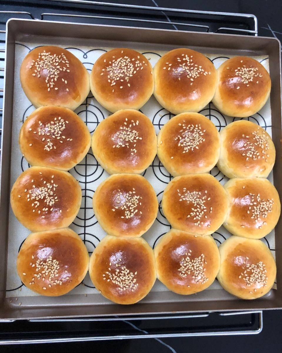 大人小孩都爱不释口的【蜂蜜牛奶小餐包】