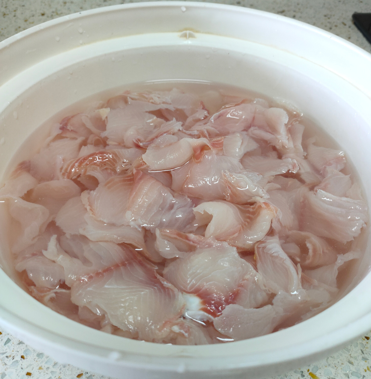 张立-老坛酸菜乌鱼片的做法 步骤2