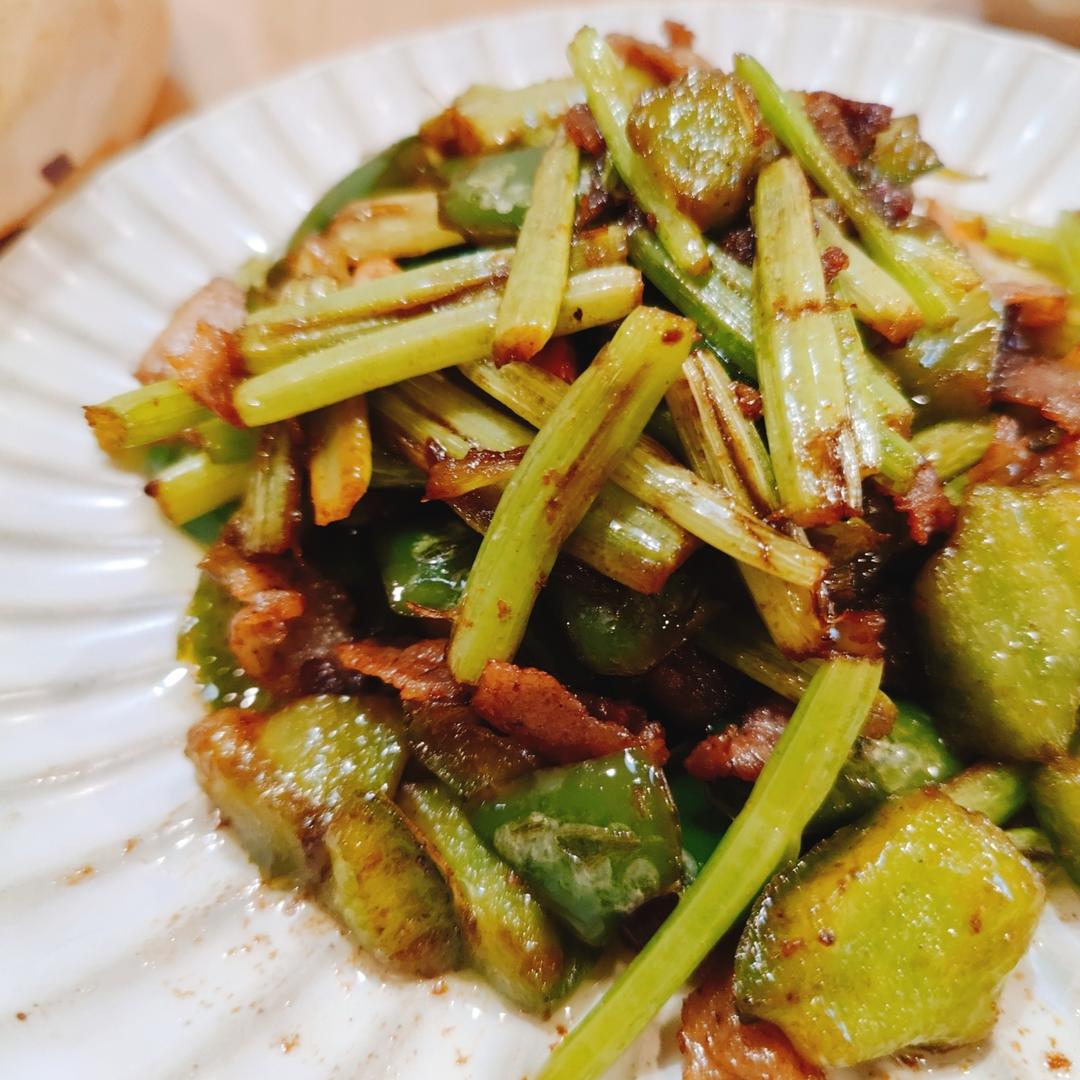 青椒芹菜炒肉