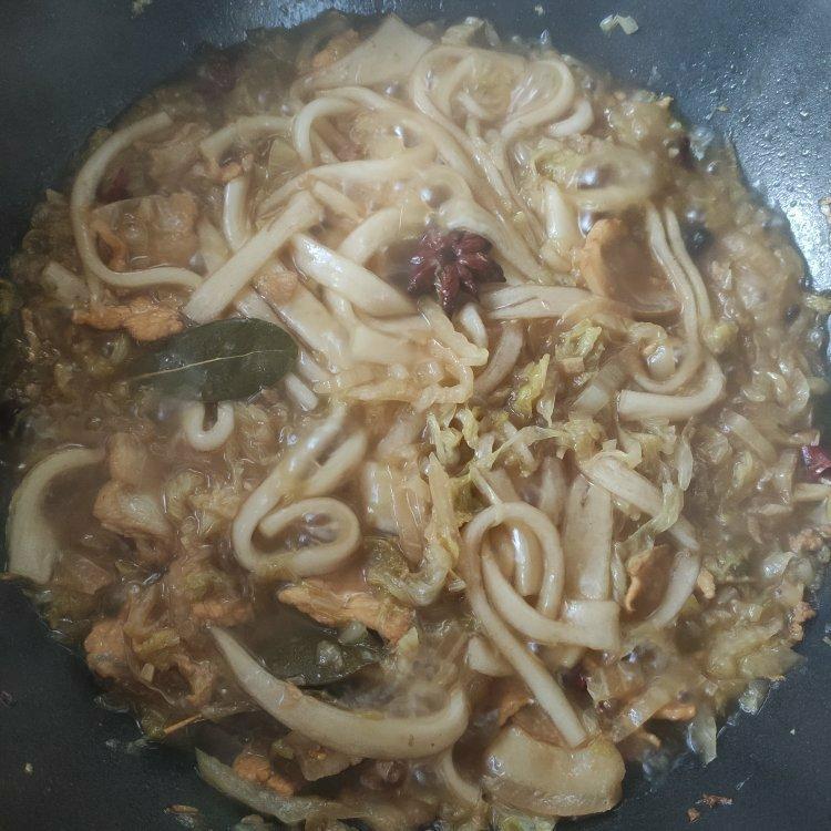 东北酸菜猪肉炖粉条
