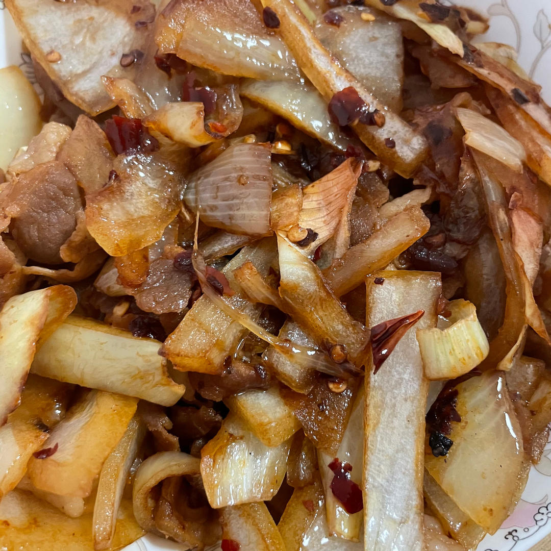 鲜香洋葱炒羊肉片（超简单 厨房小白也可以做的好吃 重在火候变化和发挥每一种食材的味道）