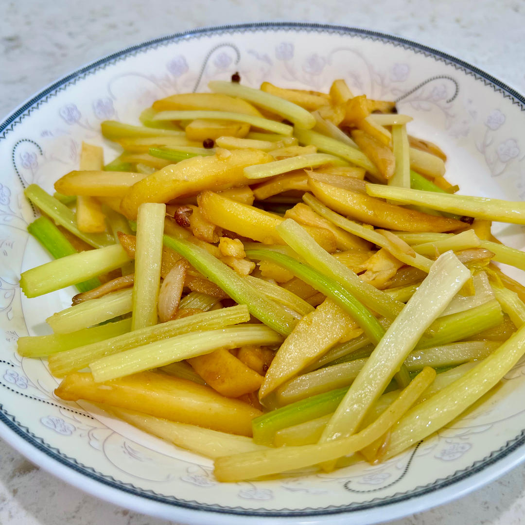 土豆炒芹菜