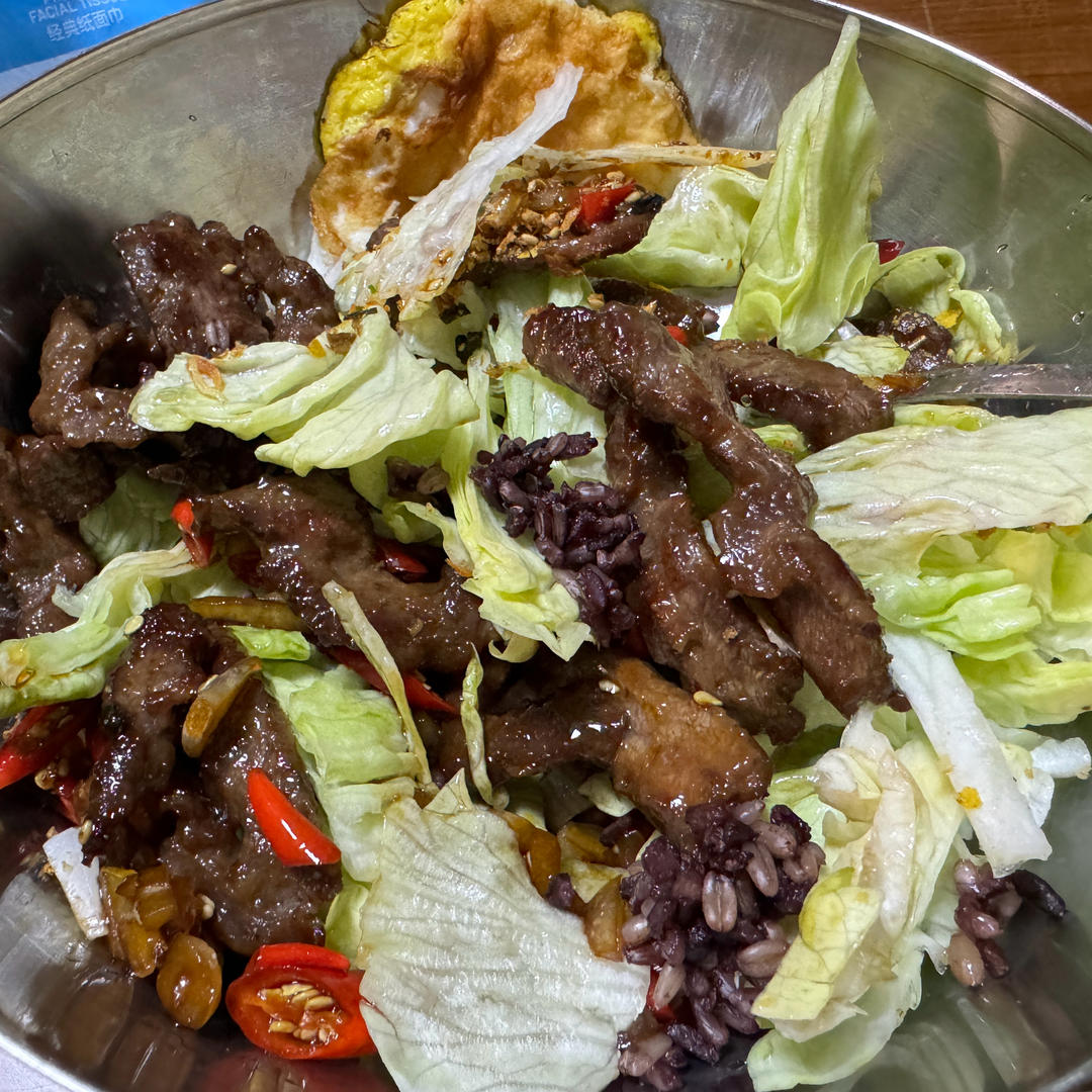 生菜牛肉拌饭