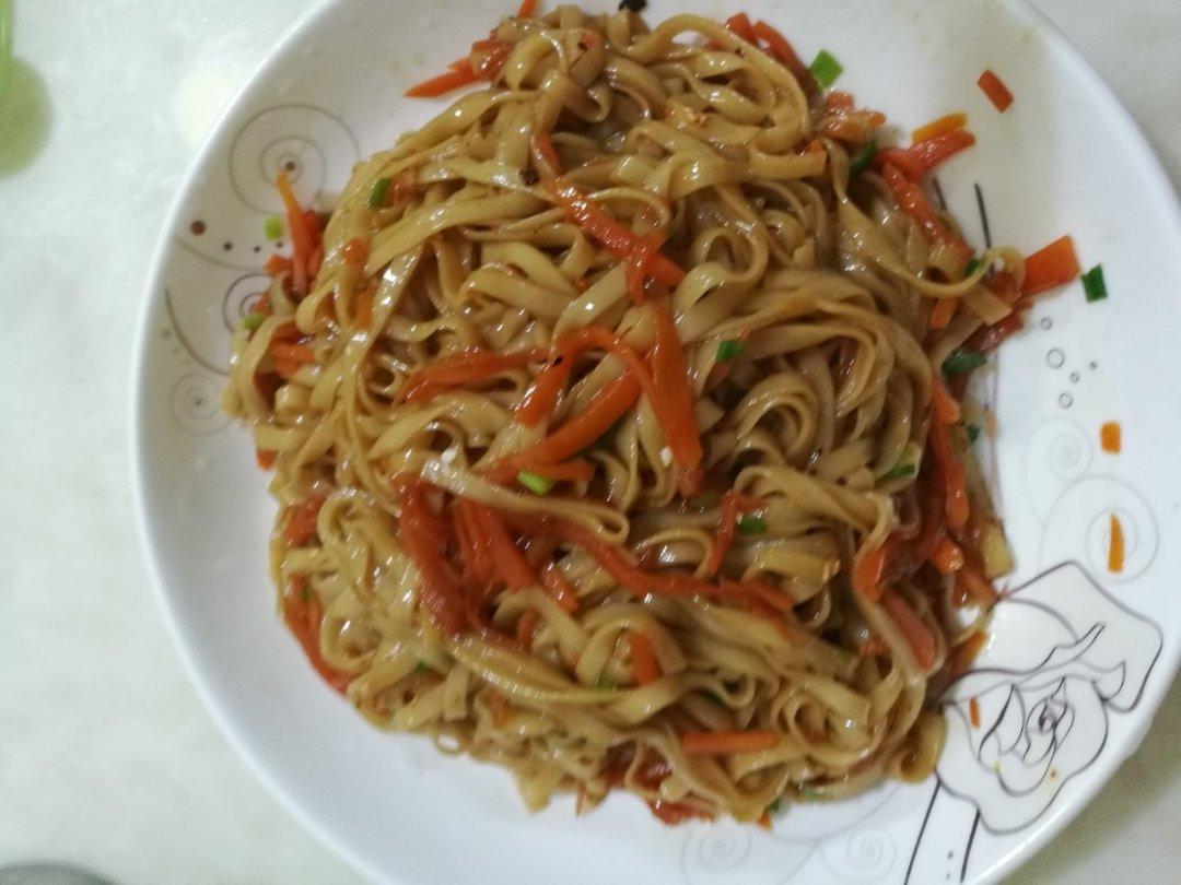 吃完保证你舔盘的葱油拌面（附独家料油方）