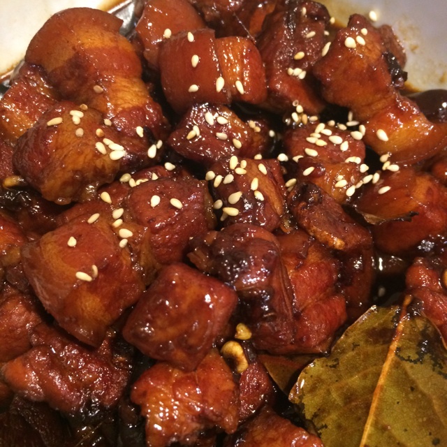 吃着碗里望着锅里的红烧肉