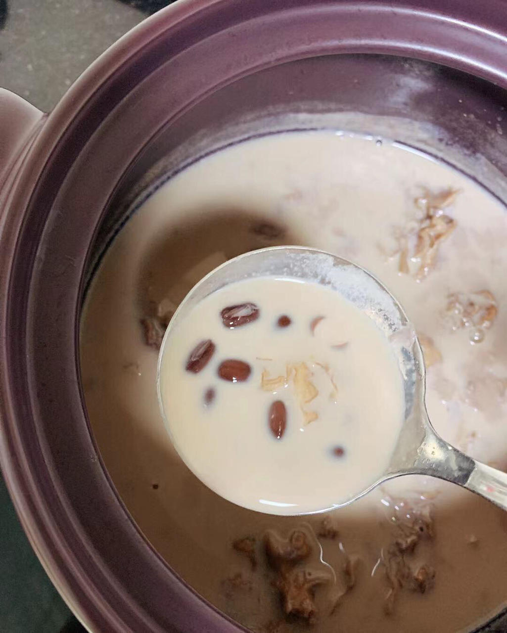 养颜补血的红豆牛奶羹