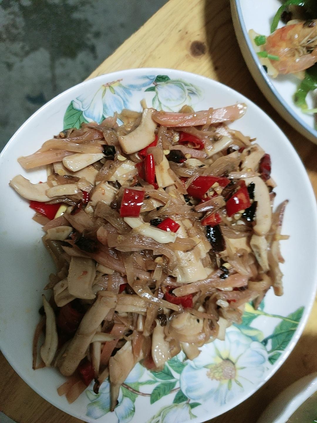 酸辣鱿鱼丝的做法