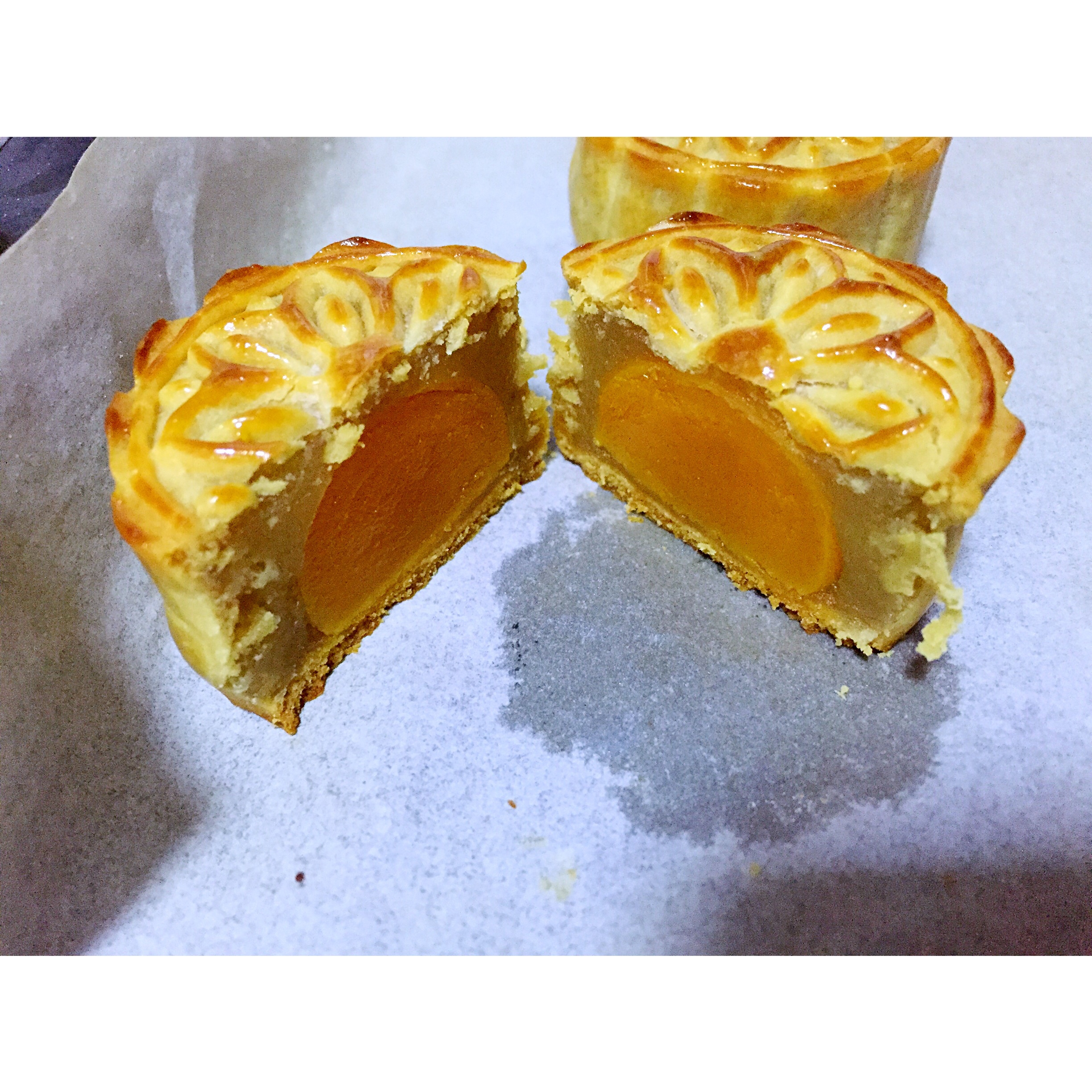 广式月饼—蛋黄莲蓉月饼