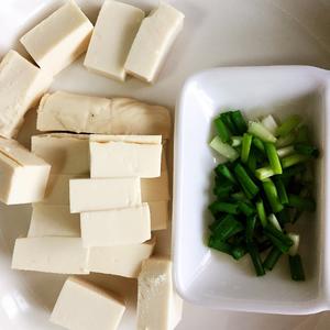 虾仁滑蛋豆腐的做法 步骤2